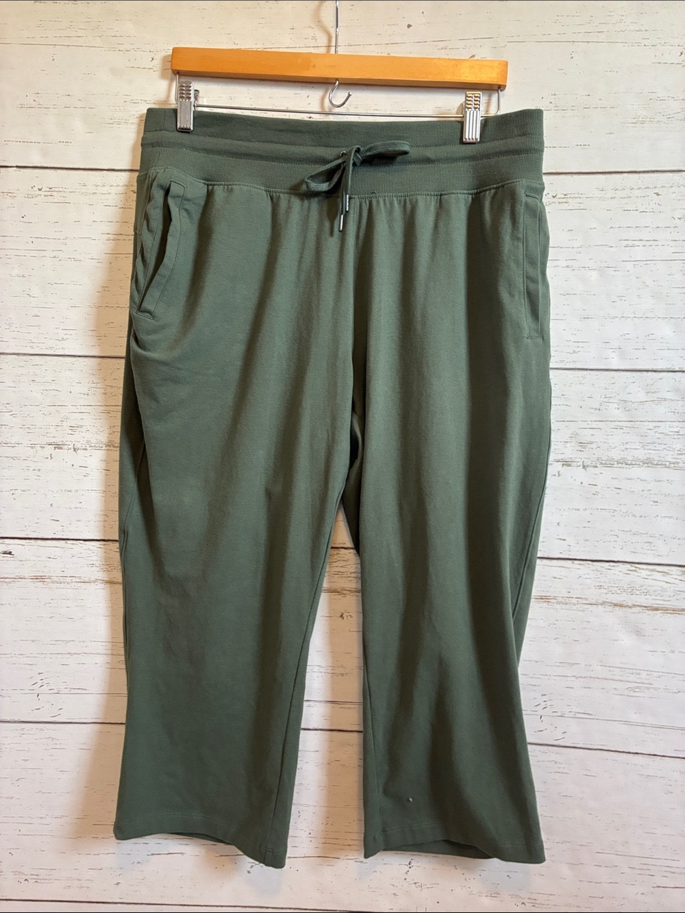 Tek Gear Essential Gear Olive Drawstring Capri Pants, size L, NWT